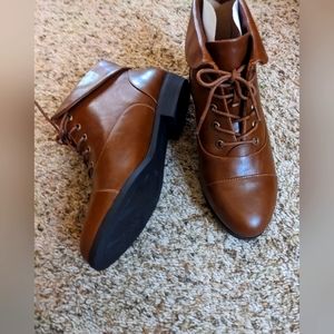 NWOT Comfort View "Darcy" Booties SZ. 8